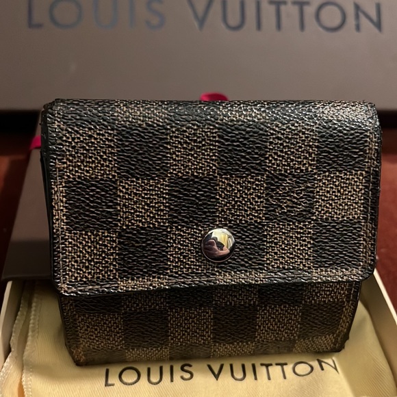 Authentic Louis Vuitton Damier ebene wallet - Picture 7 of 16